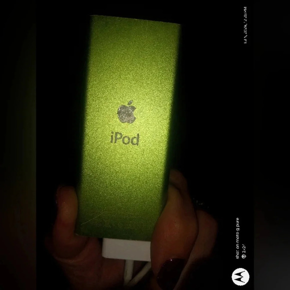 Apple iPod nano A1199 4 GB - 2nd Generation - Green cracked screen - Picture 5 of 9